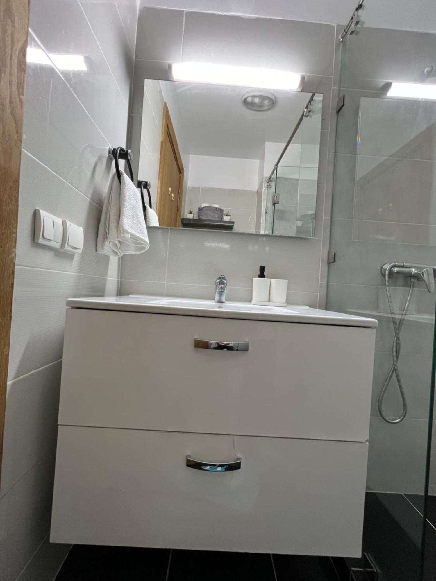 אווריר Appartement Pied Dans L'Eau Avec Piscine מראה חיצוני תמונה